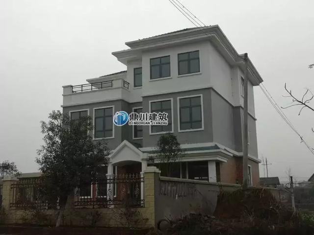 26萬以內(nèi)三層別墅設(shè)計圖，帶車庫和開放式廚房設(shè)計，實拍效果沉穩(wěn)大氣。