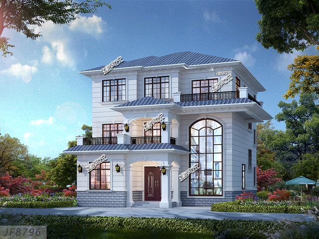 三層新中式別墅，蓋在山腳下，與農(nóng)村的自然古樸相融，村里人都來串門。