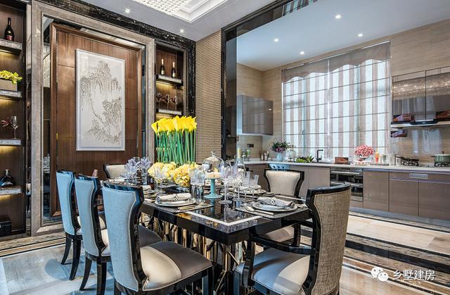 占地90平的三層歐式別墅設(shè)計(jì)圖，色調(diào)溫暖又素雅，南北通透，小宅基地的福音！