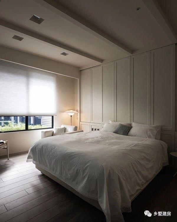 造價(jià)經(jīng)濟(jì)，施工簡單的二層小別墅戶型，屋頂錯落有致，十分有韻味，實(shí)在是農(nóng)村建房上上之選！