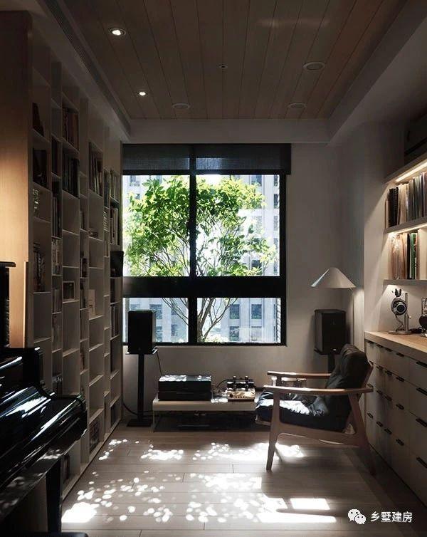 造價(jià)經(jīng)濟(jì)，施工簡單的二層小別墅戶型，屋頂錯落有致，十分有韻味，實(shí)在是農(nóng)村建房上上之選！