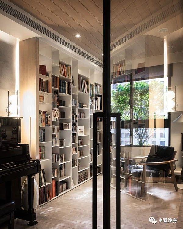 造價(jià)經(jīng)濟(jì)，施工簡單的二層小別墅戶型，屋頂錯落有致，十分有韻味，實(shí)在是農(nóng)村建房上上之選！