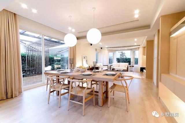 簡(jiǎn)歐風(fēng)別墅設(shè)計(jì)圖，11X9.6米帶閣樓設(shè)計(jì)別具一格，適合農(nóng)村自建！