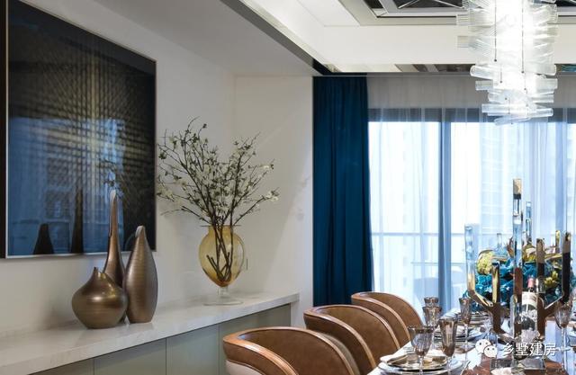 這棟簡歐風(fēng)二層小別墅設(shè)計(jì)圖，別墅外立面色調(diào)純潔、簡約，造價(jià)只要24萬