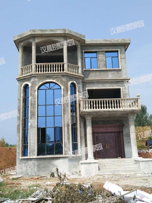 農(nóng)村小開間別墅設(shè)計圖，帶旋轉(zhuǎn)樓梯，挑空客廳，非常漂亮