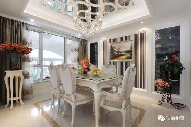 開間17.3×11.3米農(nóng)村別墅設(shè)計圖，室外設(shè)有大露臺和較小的觀景式?jīng)鐾?，涼亭處也可滿足下雨天的晾曬需要。