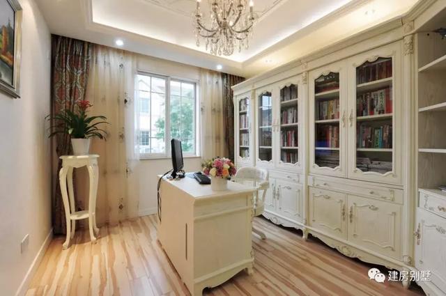 開間17.3×11.3米農(nóng)村別墅設(shè)計圖，室外設(shè)有大露臺和較小的觀景式?jīng)鐾ぃ瑳鐾ぬ幰部蓾M足下雨天的晾曬需要。