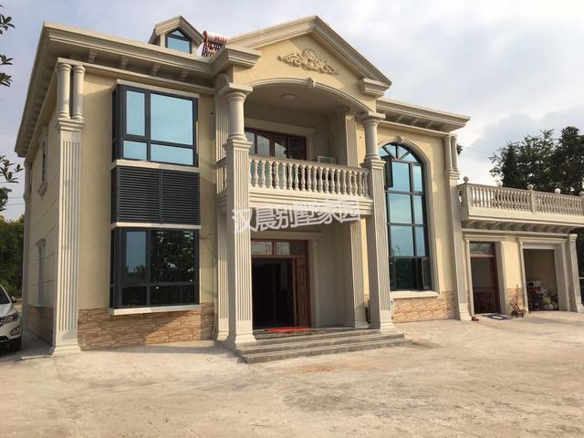 這棟實(shí)力派的農(nóng)村二層別墅占地206平，絕對(duì)會(huì)閃耀全村