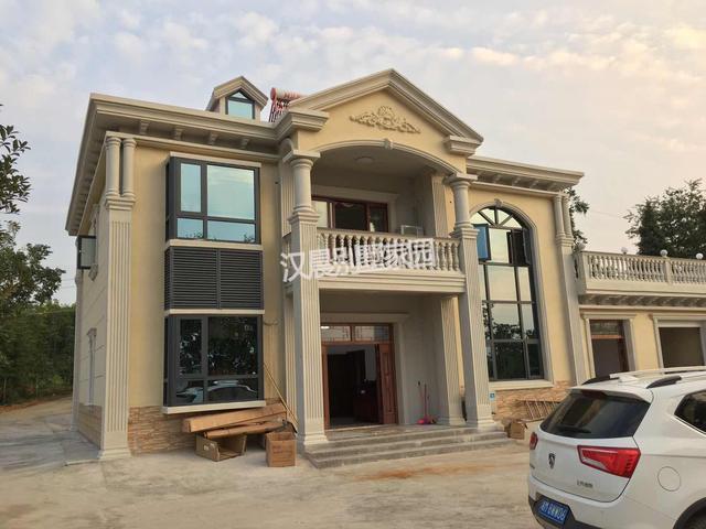 這棟實(shí)力派的農(nóng)村二層別墅占地206平，絕對(duì)會(huì)閃耀全村