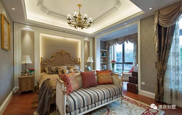 四開間設(shè)計(jì)的三層雙拼別墅設(shè)計(jì)圖，兩戶家庭都有各自的獨(dú)立生活區(qū)域，又能保持一定的聯(lián)系性