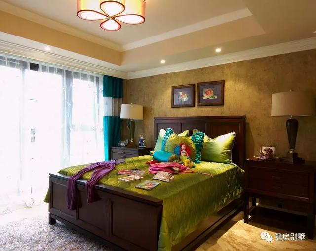 農(nóng)村簡歐式風(fēng)格別墅設(shè)計(jì)圖，客廳挑空，施工難度不大、造價(jià)不算太高