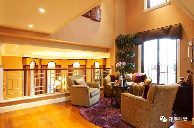 農(nóng)村簡歐式風(fēng)格別墅設(shè)計(jì)圖，客廳挑空，施工難度不大、造價(jià)不算太高