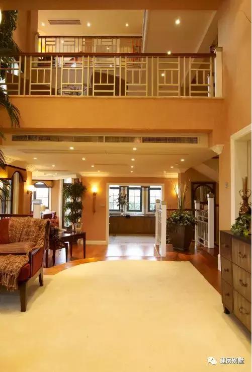 農(nóng)村簡歐式風(fēng)格別墅設(shè)計(jì)圖，客廳挑空，施工難度不大、造價(jià)不算太高