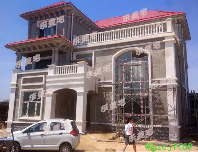 主體造價30萬110平米農(nóng)村三層復(fù)式別墅設(shè)計圖，戶型大方寬敞。