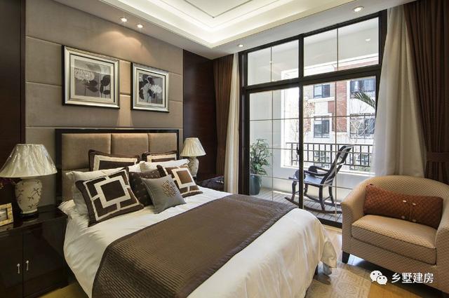 帶挑空客廳+電梯三層別墅設(shè)計(jì)圖，豪到人人都說(shuō)好！充分的顯示主人的身份地位等。