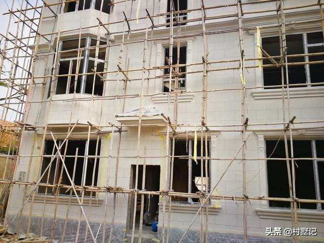 湖南兩兄弟合建3層歐式別墅設(shè)計圖，建了漂亮的別墅，惹全村人羨慕