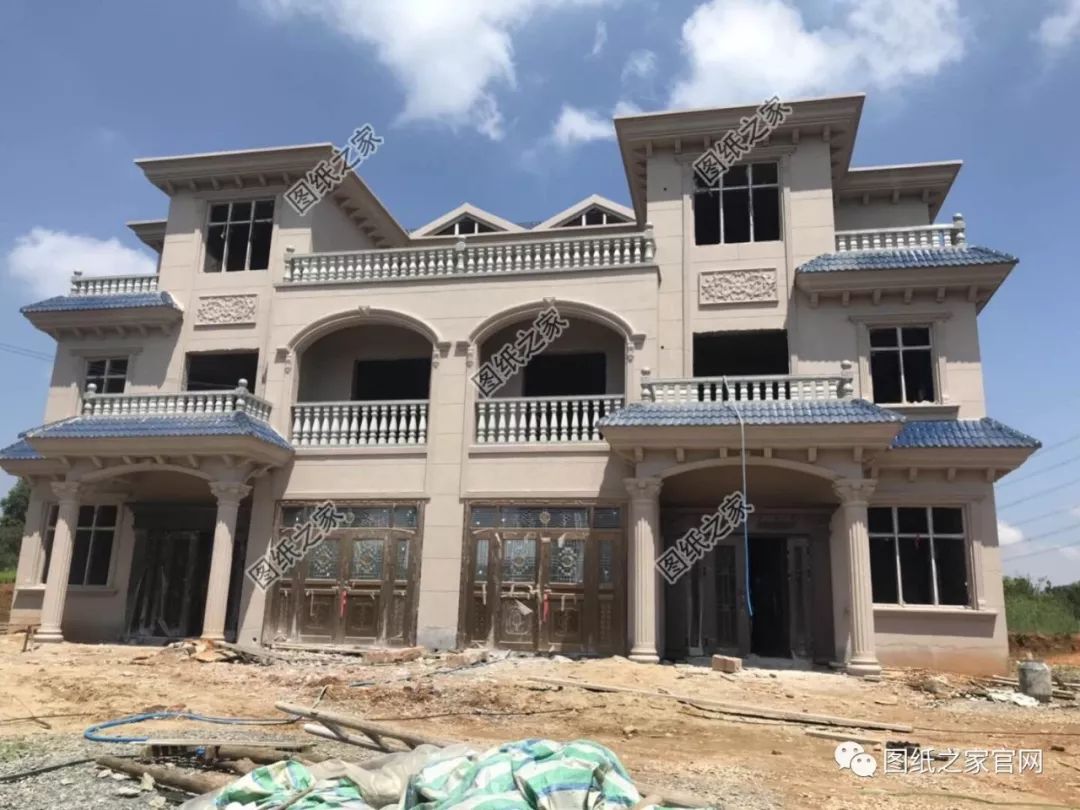 倆兄弟自建雙拼豪宅，大氣高端，主體只用50萬(wàn)左右！【建房實(shí)拍】