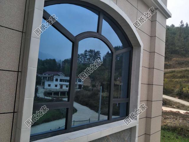 三層歐式豪宅完工實(shí)拍圖，有錢了我也要建一棟這樣的別墅