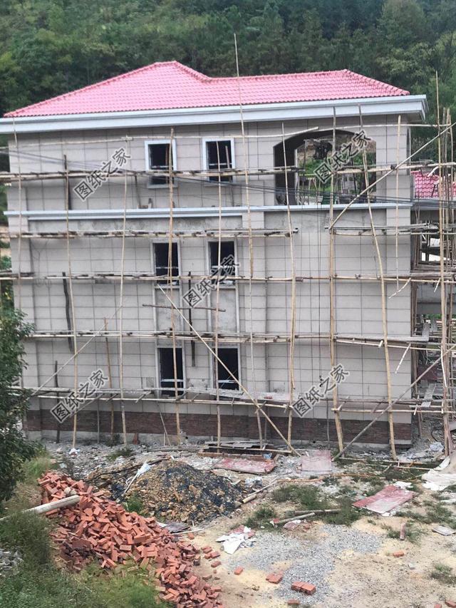 三層歐式豪宅完工實(shí)拍圖，有錢了我也要建一棟這樣的別墅