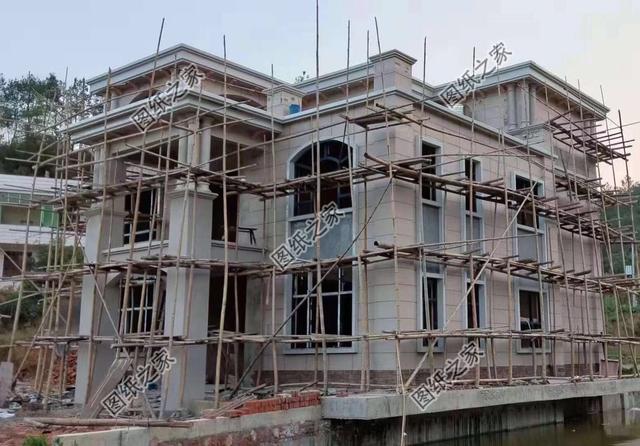 三層歐式豪宅完工實(shí)拍圖，有錢了我也要建一棟這樣的別墅