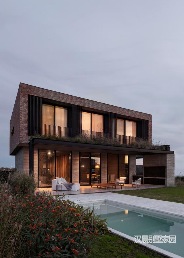 國外二層個(gè)性別墅效果圖，符合中國人的喜歡嗎