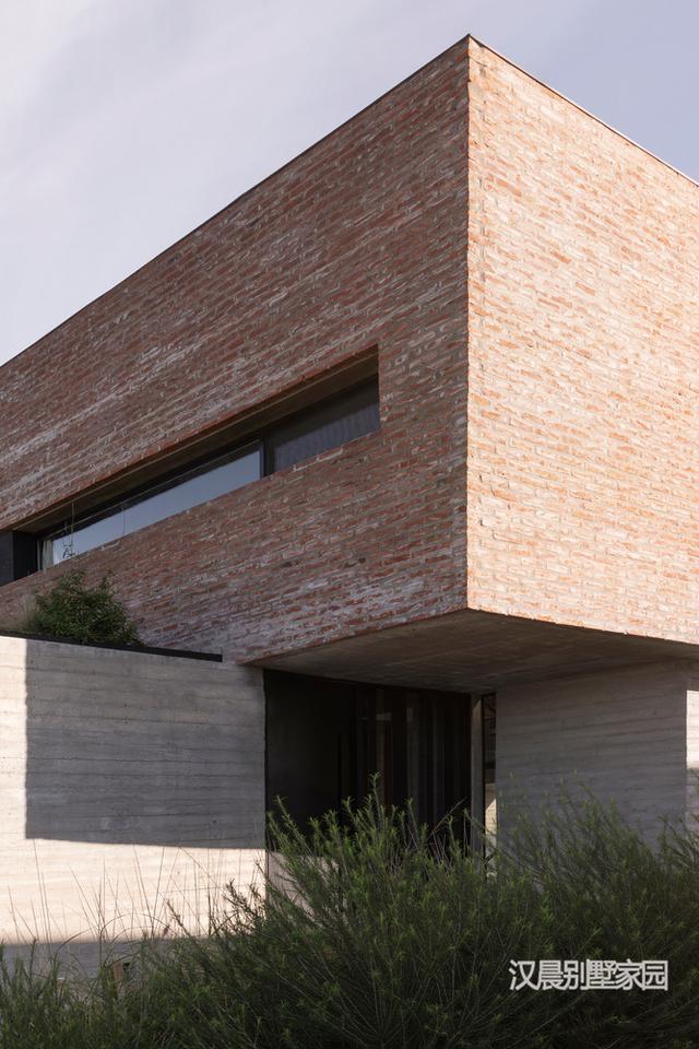 國外二層個(gè)性別墅效果圖，符合中國人的喜歡嗎