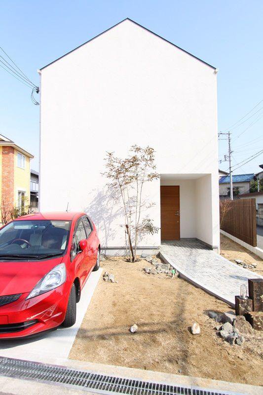 國外屋頂下沉式的農(nóng)村自建房，超薄，好看時尚