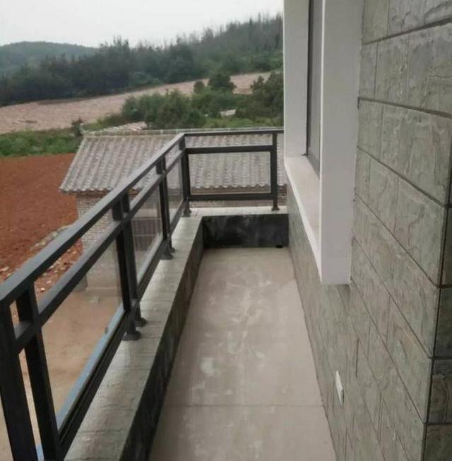 農(nóng)村三層平屋頂樓房建造實拍，完工圖真漂亮，總共花了59萬