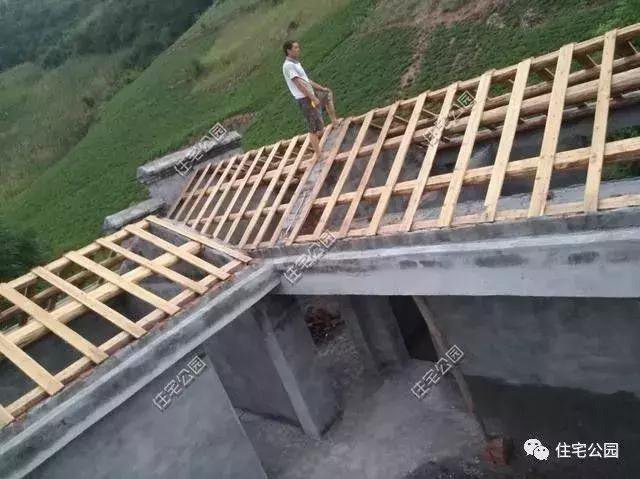 農(nóng)村自建房屋頂這樣做，不做防水也不漏