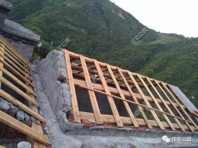農(nóng)村自建房屋頂這樣做，不做防水也不漏