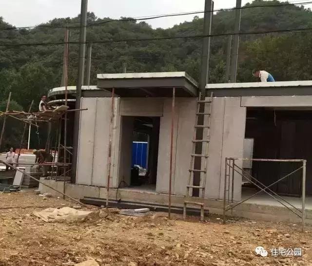 農(nóng)民自建房鋼結(jié)構(gòu)別墅，每平米造價(jià)僅1500，還做什么磚混框架！