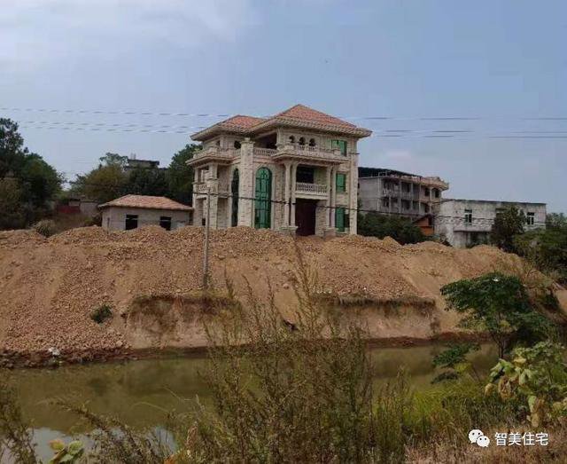 驚艷的歐式三層豪宅設(shè)計戶型方案圖，主體+外裝70萬