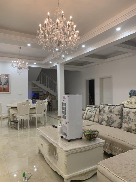 80萬回老家建兩層小別墅含內(nèi)部裝修，鄰居看完都說很實(shí)用