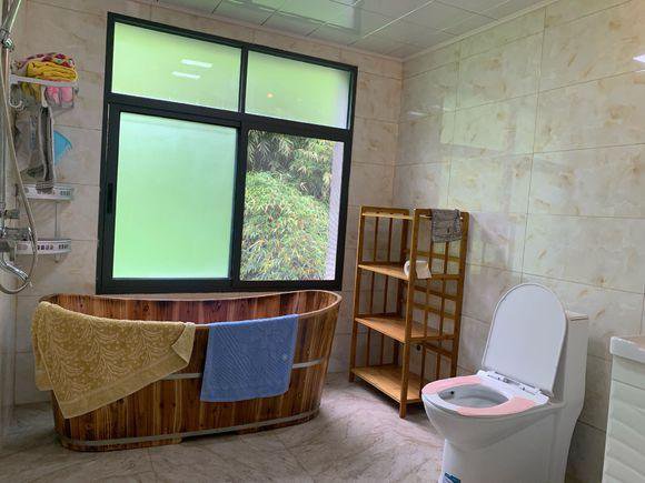 80萬回老家建兩層小別墅含內(nèi)部裝修，鄰居看完都說很實(shí)用