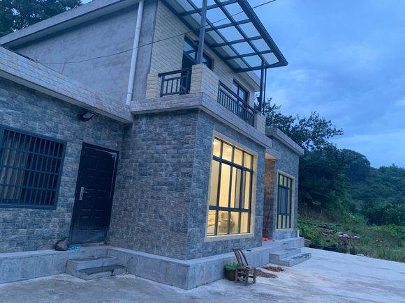 80萬回老家建兩層小別墅含內(nèi)部裝修，鄰居看完都說很實(shí)用