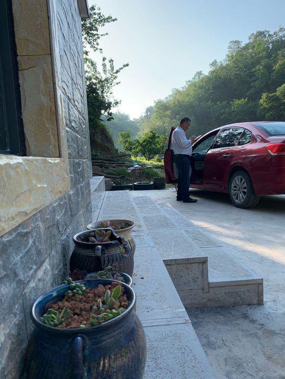 80萬回老家建兩層小別墅含內(nèi)部裝修，鄰居看完都說很實(shí)用