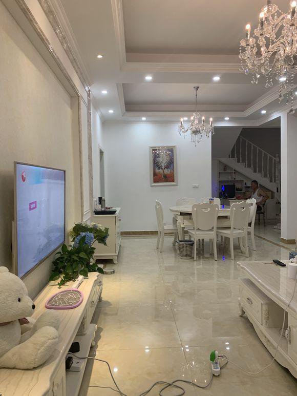 80萬回老家建兩層小別墅含內(nèi)部裝修，鄰居看完都說很實(shí)用